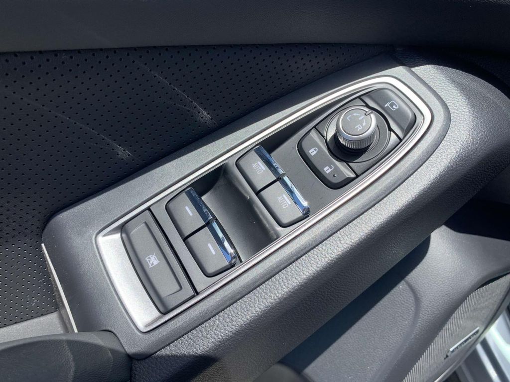 2025 Subaru Ascent Touring photo 3