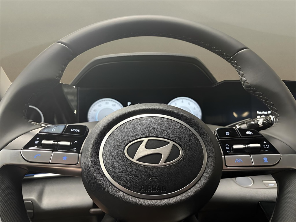 2025 Hyundai Elantra Limited photo 9