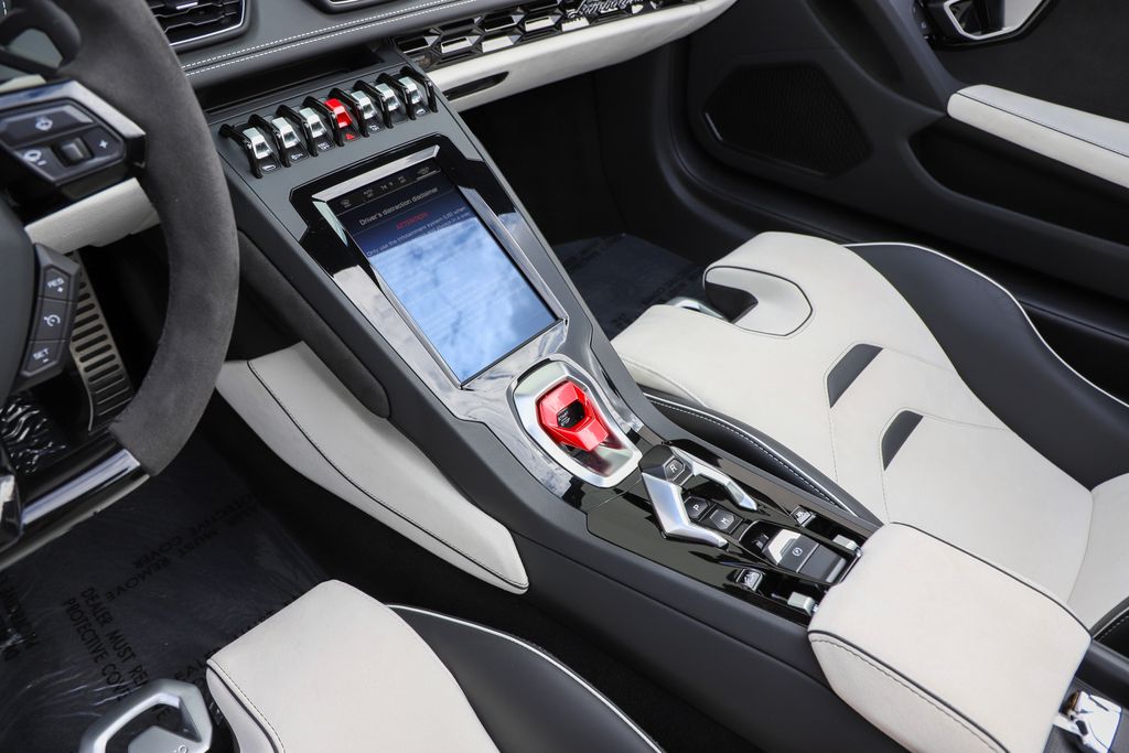 2024 Lamborghini Huracan Evo Spyder photo 9