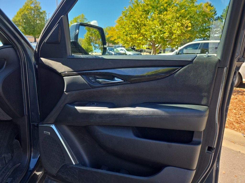 2019 Cadillac Escalade Platinum photo 20