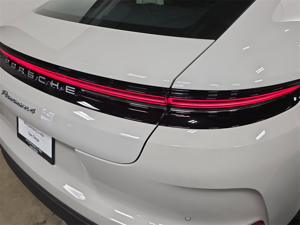 2026 Porsche Panamera E-Hybrid 4 photo 30
