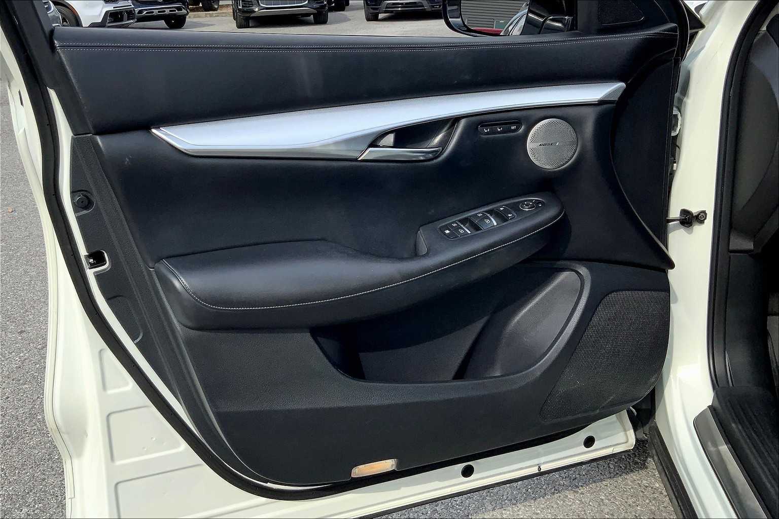 2019 Infiniti QX50 Essential photo 21