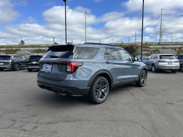 2025 Ford Explorer ST photo 10