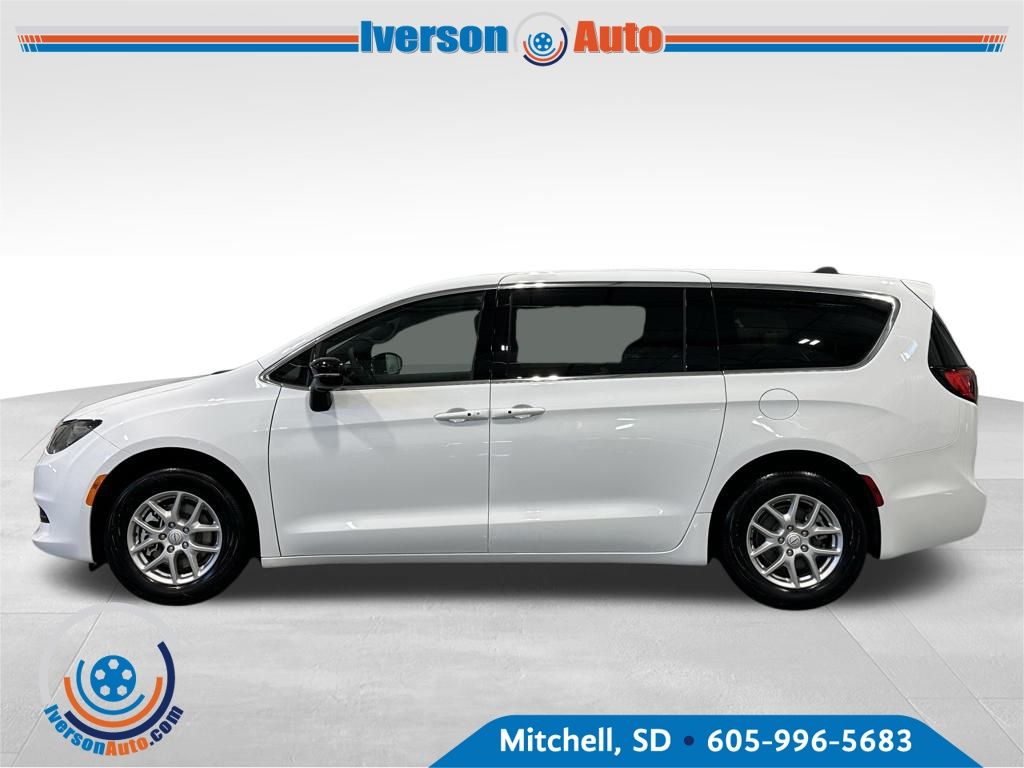 2026 Chrysler Voyager LX photo 3