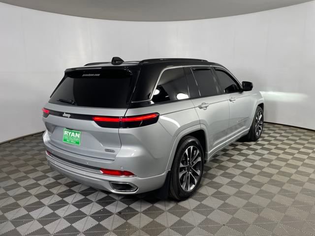 2024 Jeep Grand Cherokee Overland photo 2