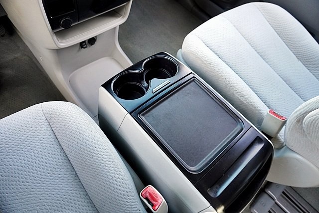 Used 2014 Silver Toyota LE image 29