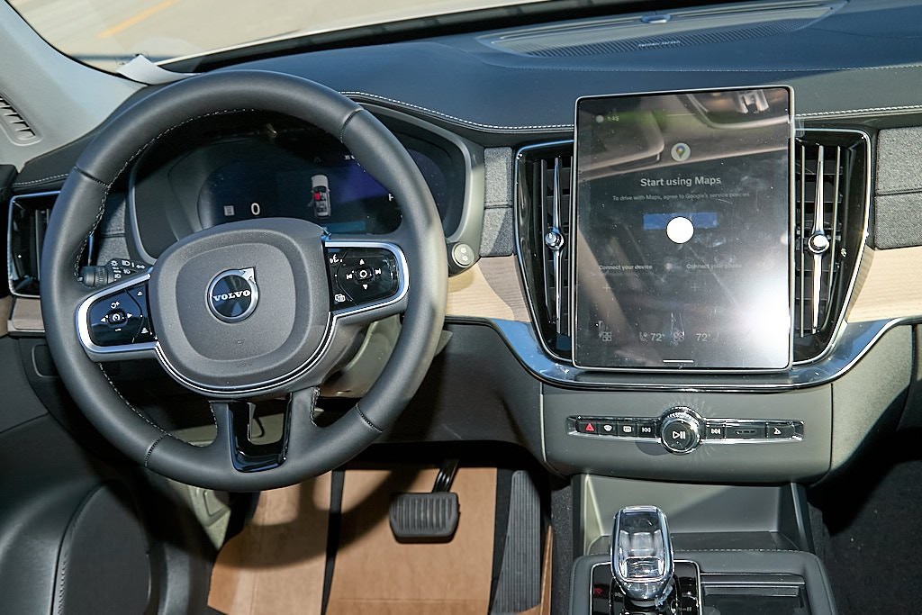 2026 VOLVO XC90 - Image 24