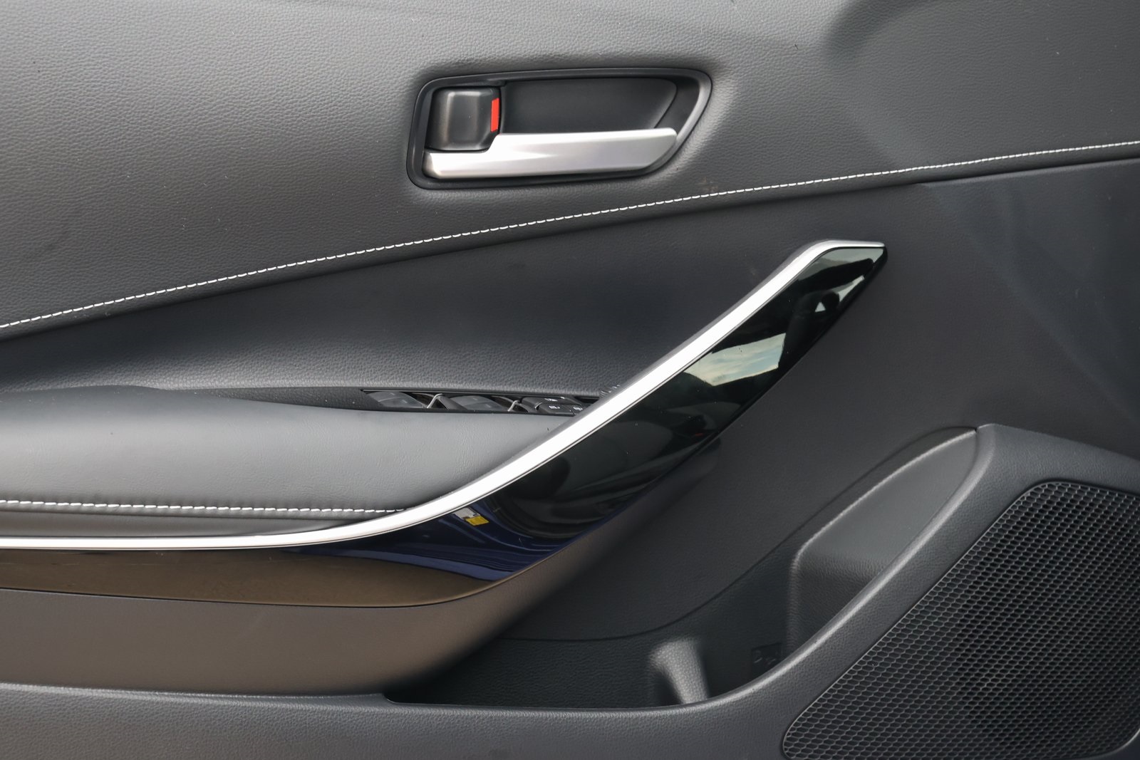 2025 Toyota Corolla XSE photo 18
