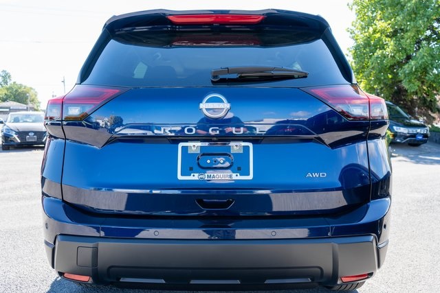 2026 Nissan Rogue SV photo 2