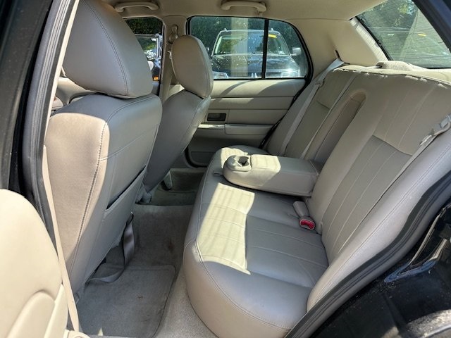 2011 Ford Crown Victoria LX photo 6