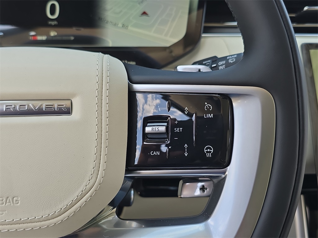 2025 Land Rover Range Rover SE photo 18
