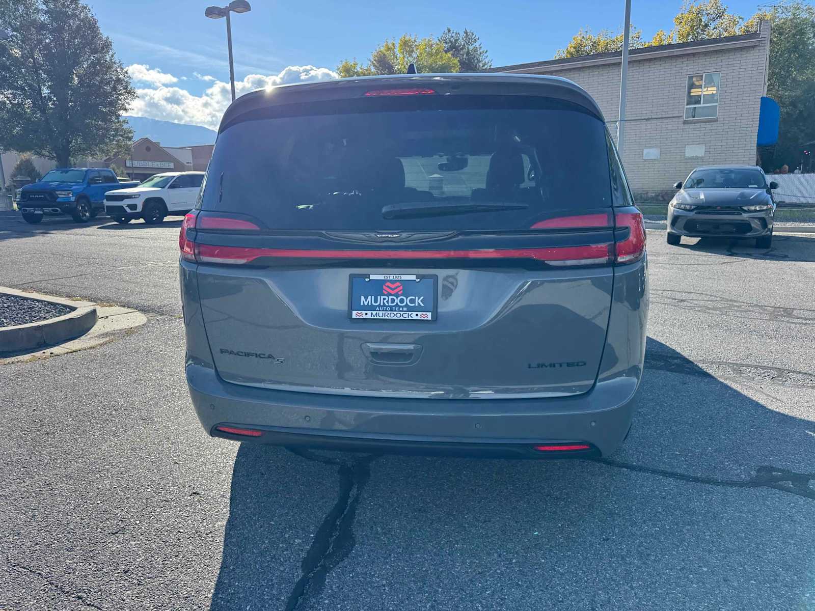 2025 Chrysler Pacifica Limited photo 3