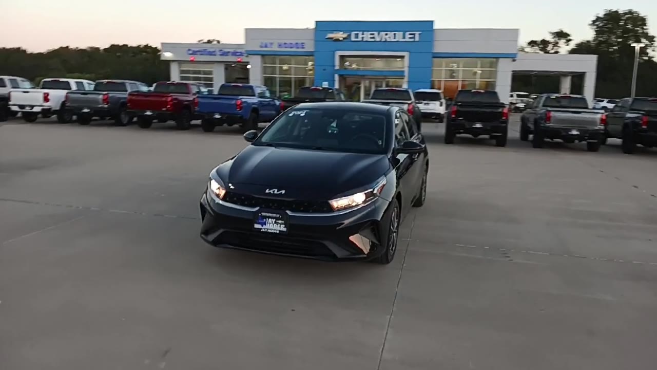 2024 Kia Forte LXS photo 2