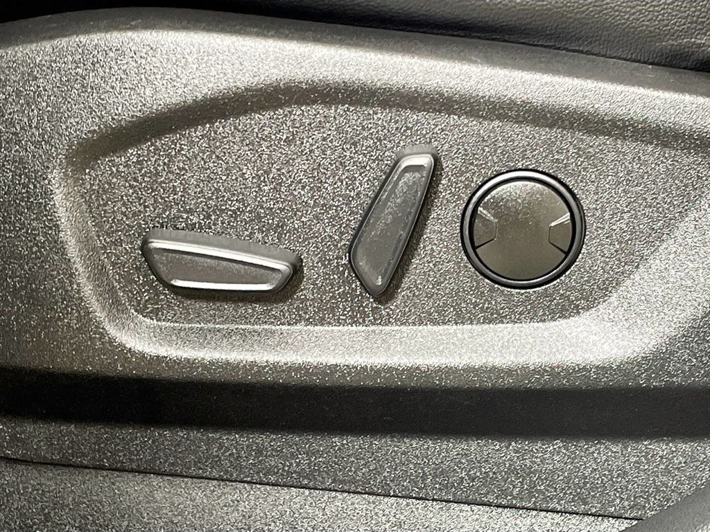 2023 Ford Edge SEL photo 19