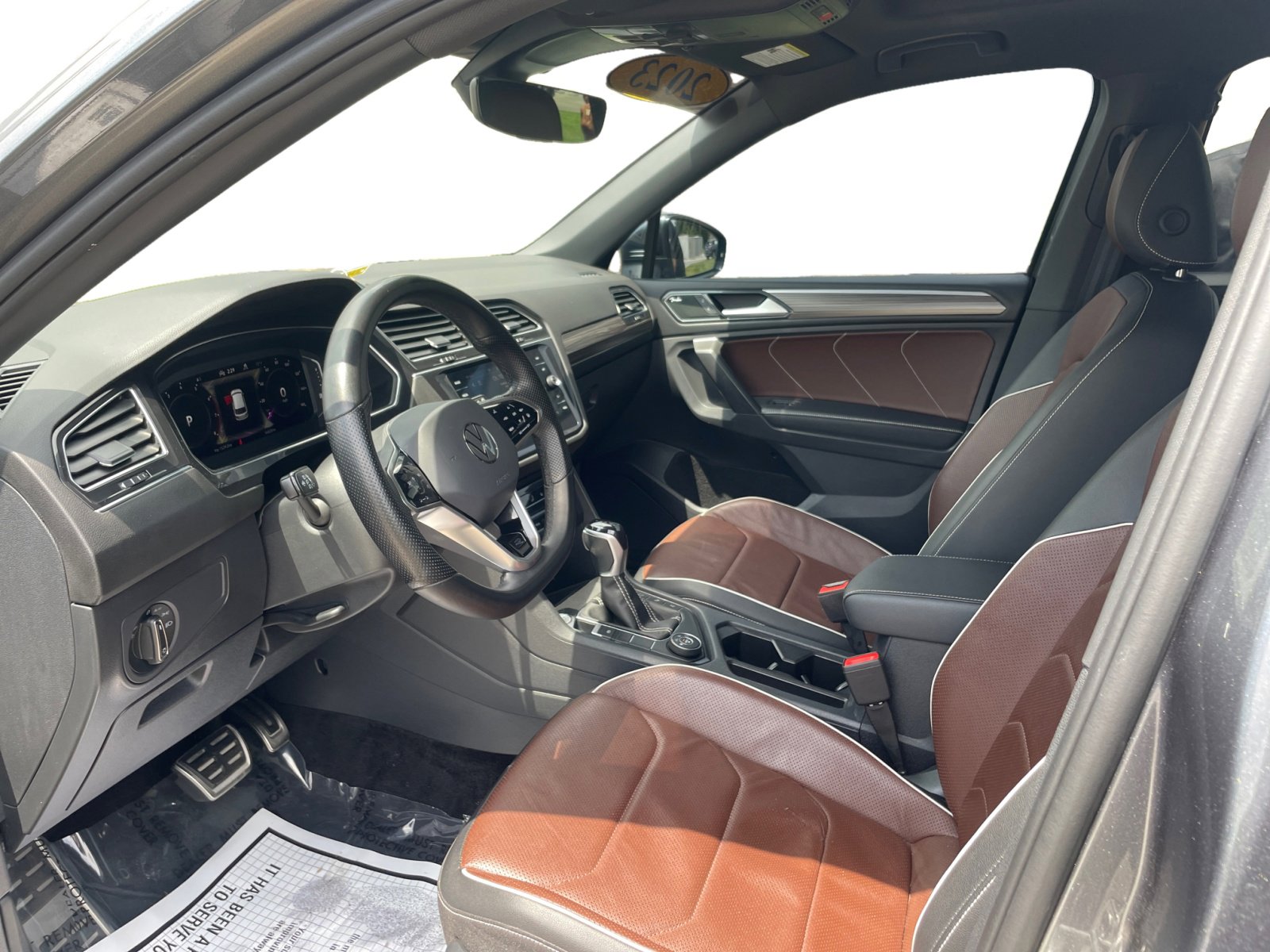 2023 Volkswagen Tiguan SEL R-Line Black photo 19