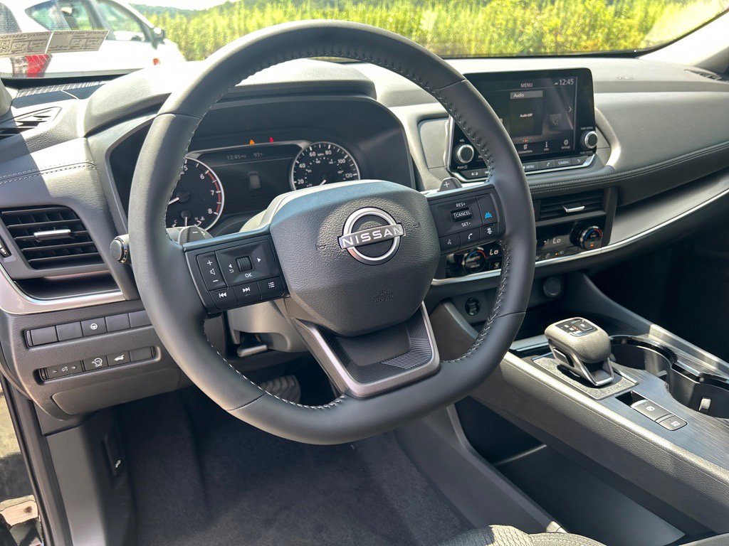 2026 Nissan Rogue SV photo 3