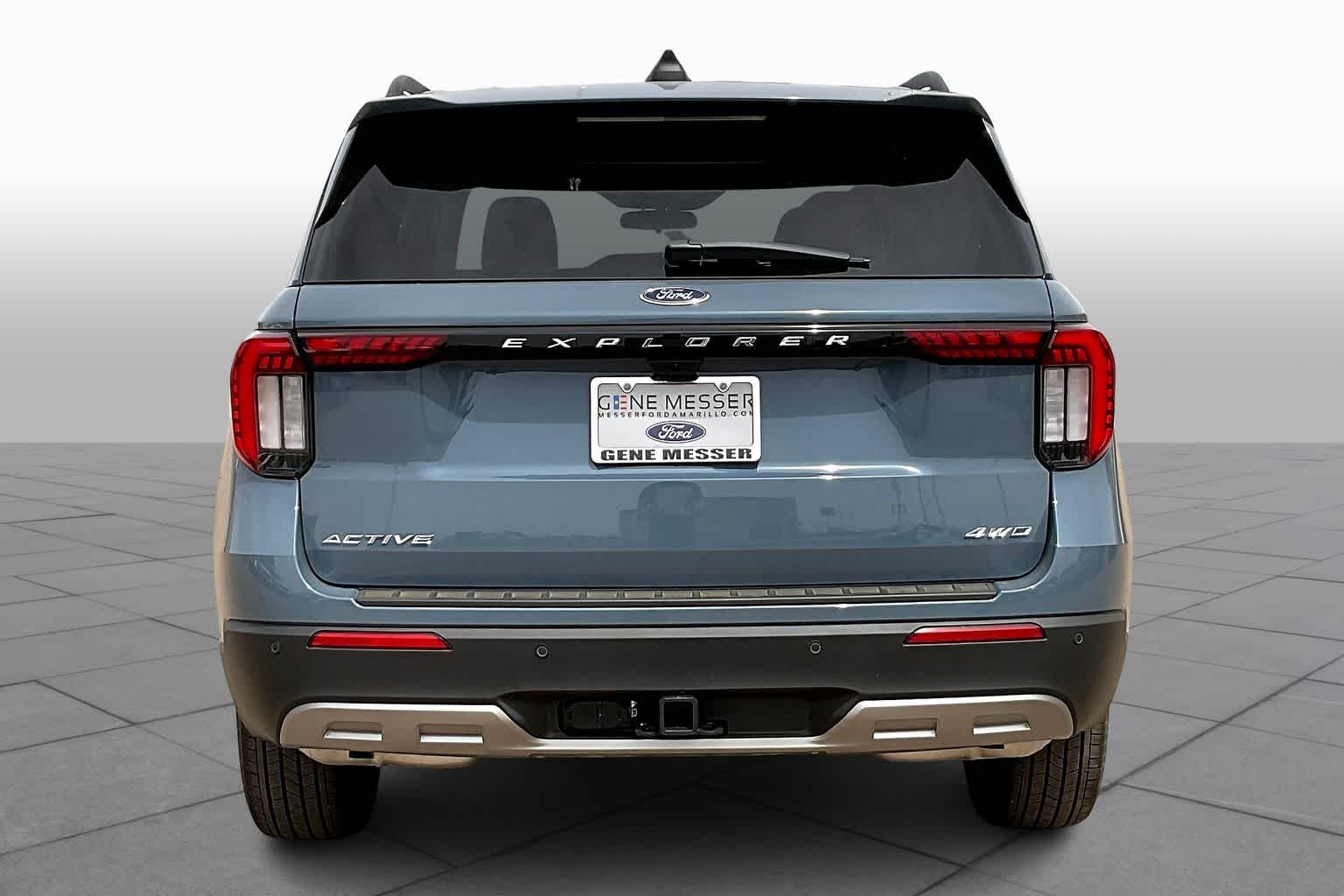 2025 Ford Explorer photo 4