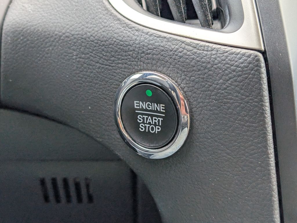 2021 Ford Edge SEL photo 15