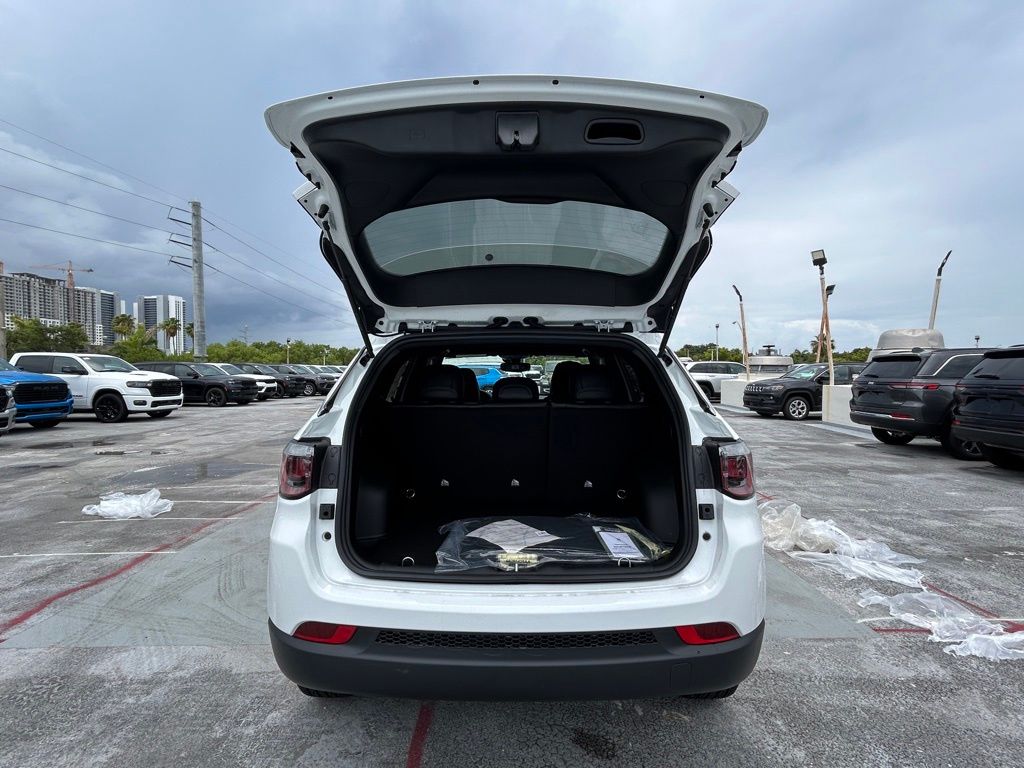 2025 Jeep Compass Latitude photo 24