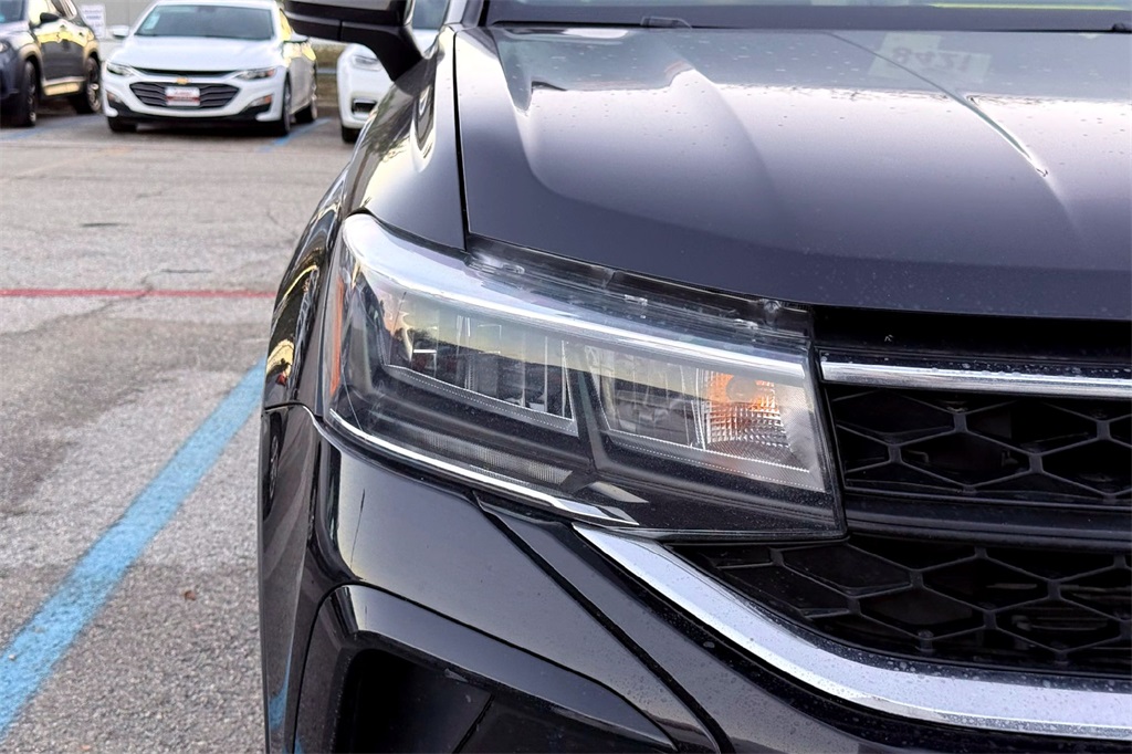 2024 Volkswagen Taos SE photo 3