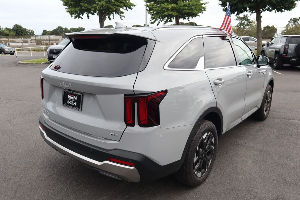 2025 Kia Sorento S photo 4