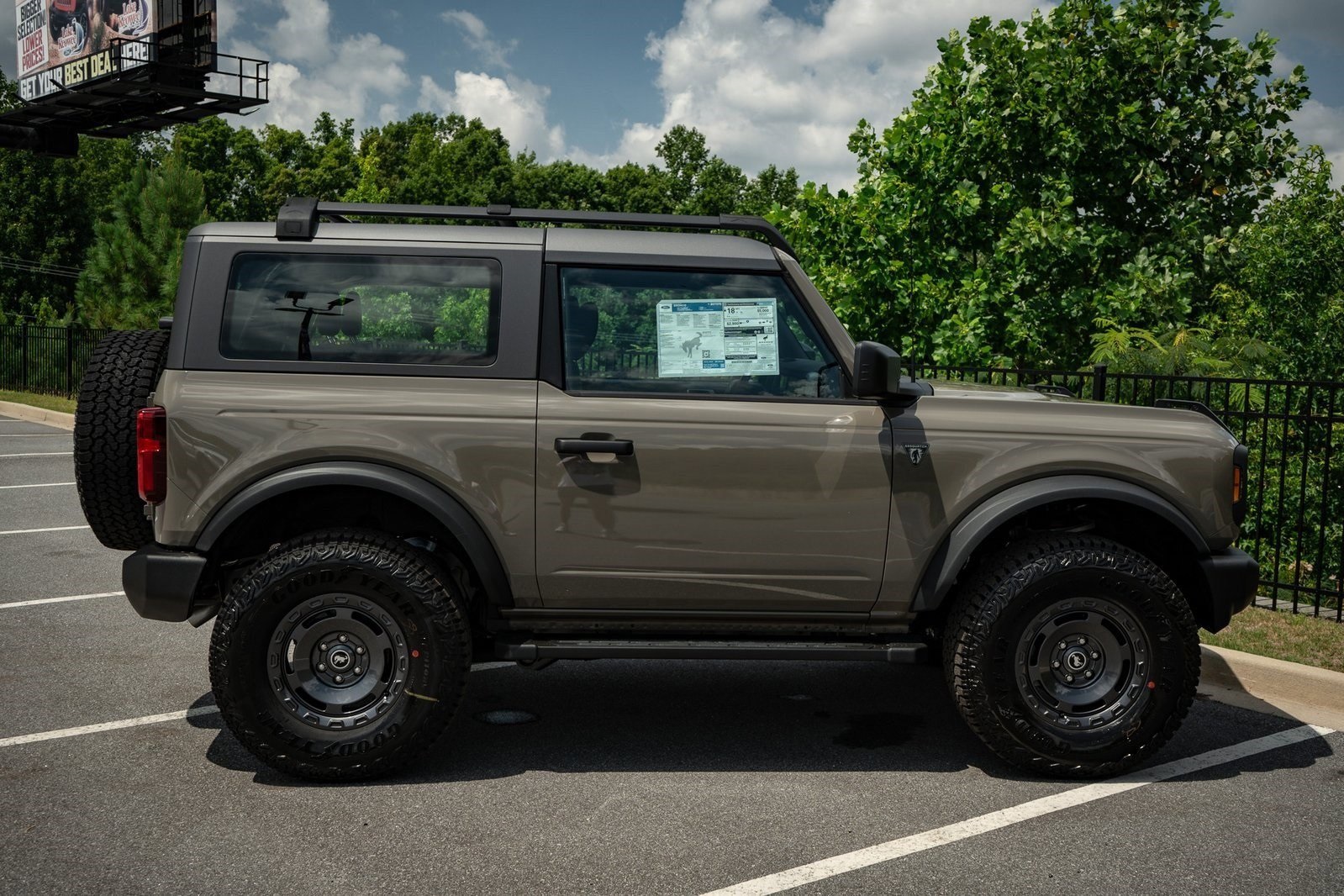 2025 Ford Bronco Base photo 10
