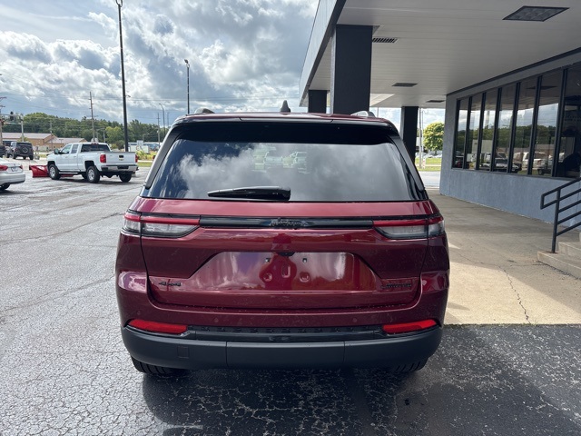 2025 Jeep Grand Cherokee Limited photo 4