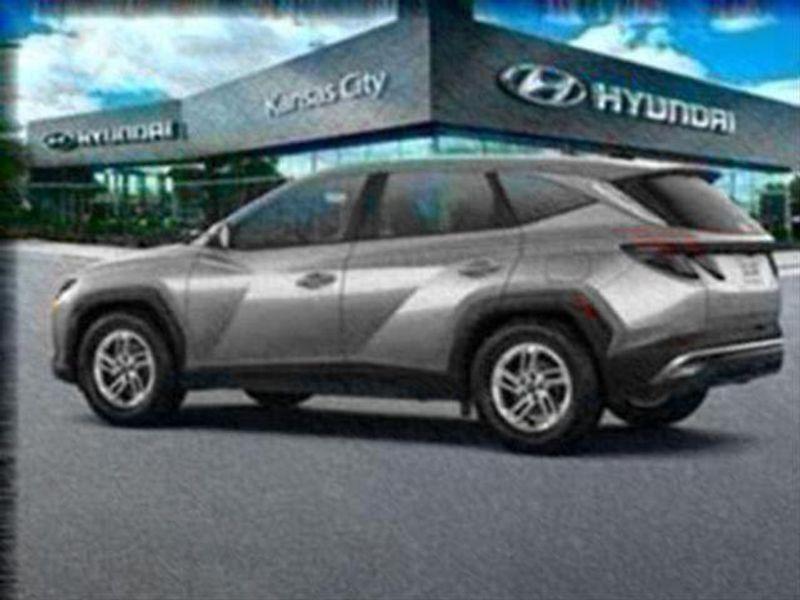 2025 Hyundai Tucson SE photo 4