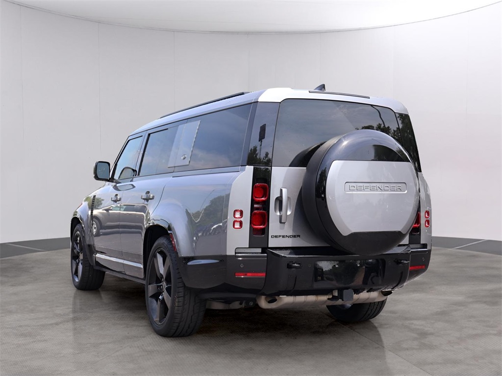 2024 Land Rover Defender 130 X-Dynamic SE photo 5