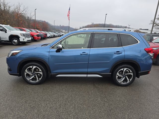 2022 Subaru Forester Touring photo 2