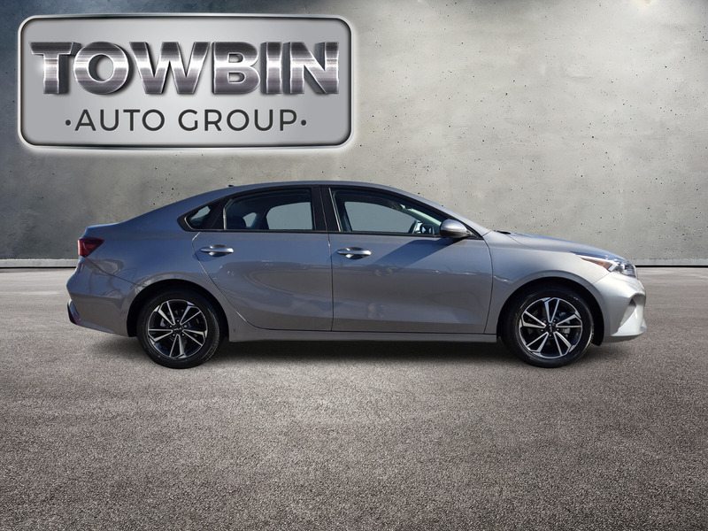 2023 Kia Forte LXS photo 3