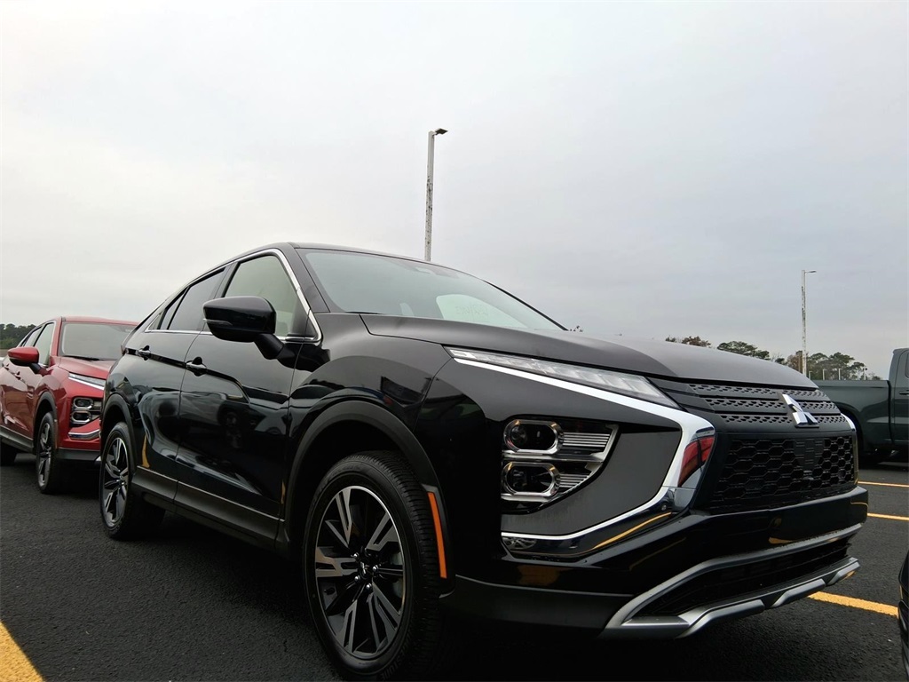2025 Mitsubishi Eclipse Cross SE's photo