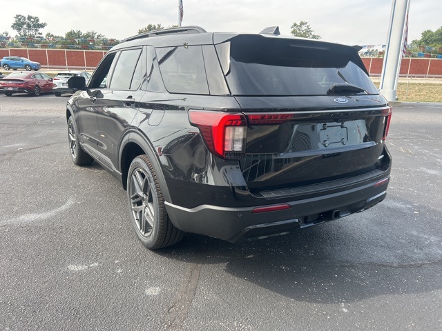 2025 Ford Explorer ST-Line photo 4