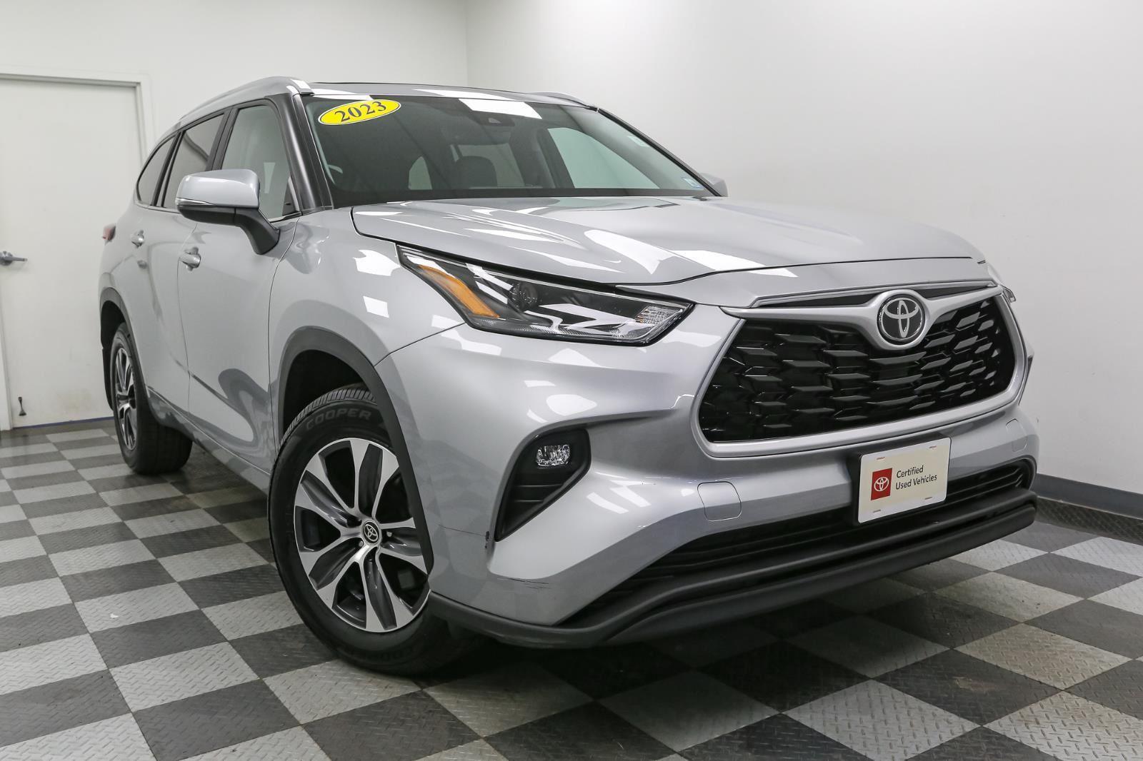 2023 Toyota Highlander XLE photo 2