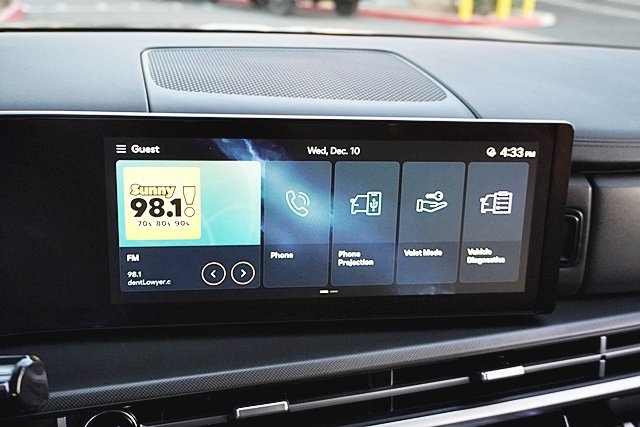 Used 2025 Green Hyundai SEL image 25