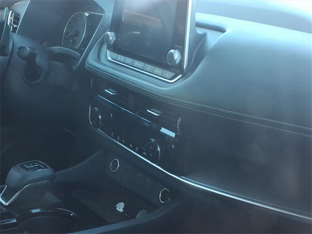 2021 Nissan Rogue SV photo 15
