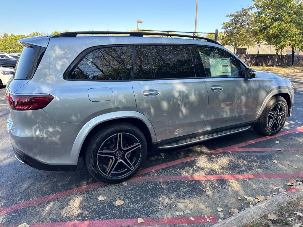 2026 Mercedes Benz GLS 450 4MATIC photo 6
