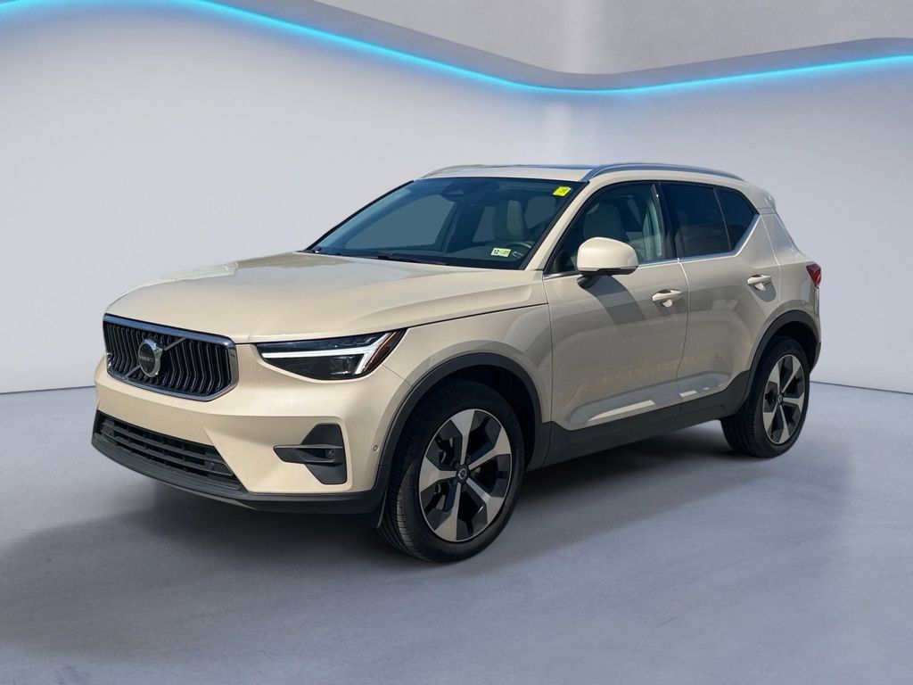 2025 Volvo XC40 Plus photo 6