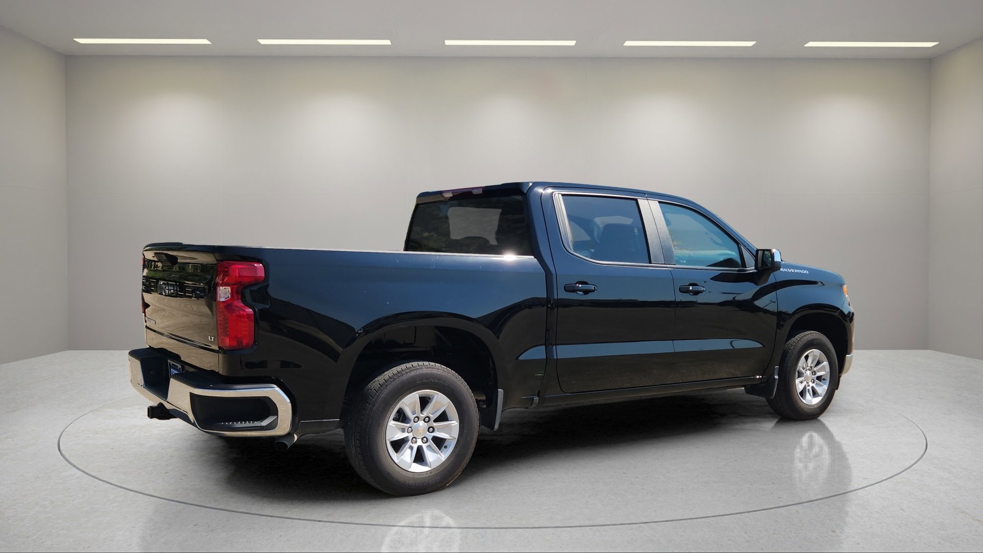 2025 Chevrolet Silverado 1500 LT photo 3