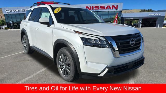 2025 Nissan Pathfinder SV's photo