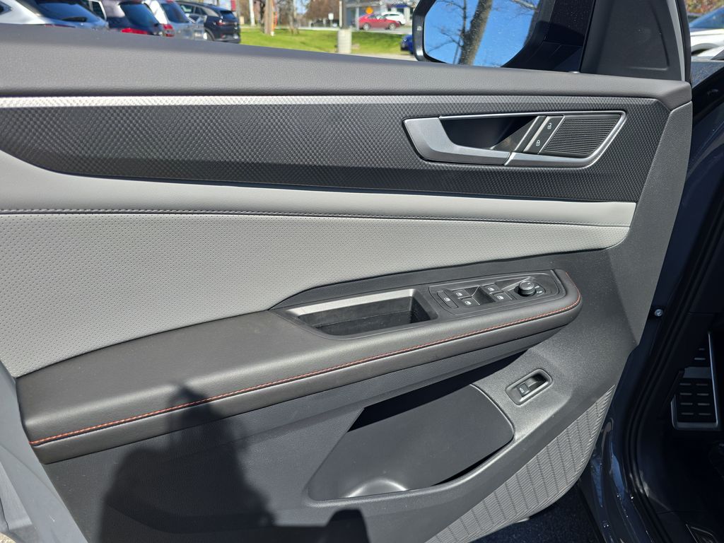 2025 Volkswagen Atlas Peak Edition SE photo 4