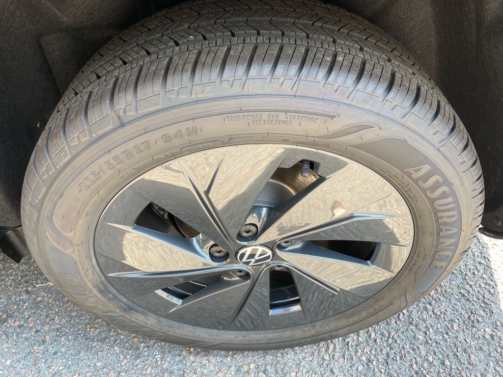 2025 Volkswagen Taos S photo 3