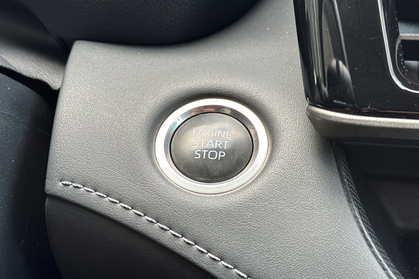2024 Toyota Highlander LE photo 21