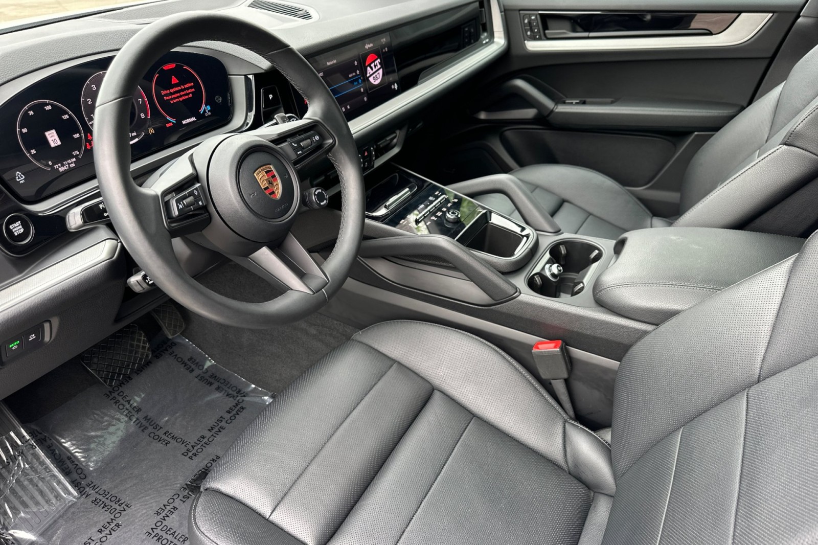 2025 Porsche Cayenne Turbo photo 4
