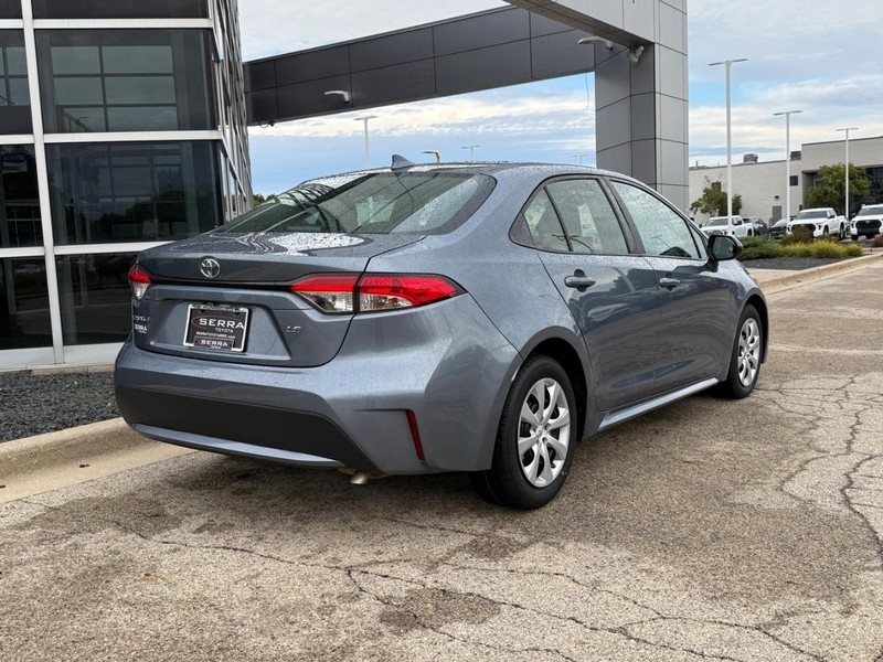 2021 Toyota Corolla LE photo 3