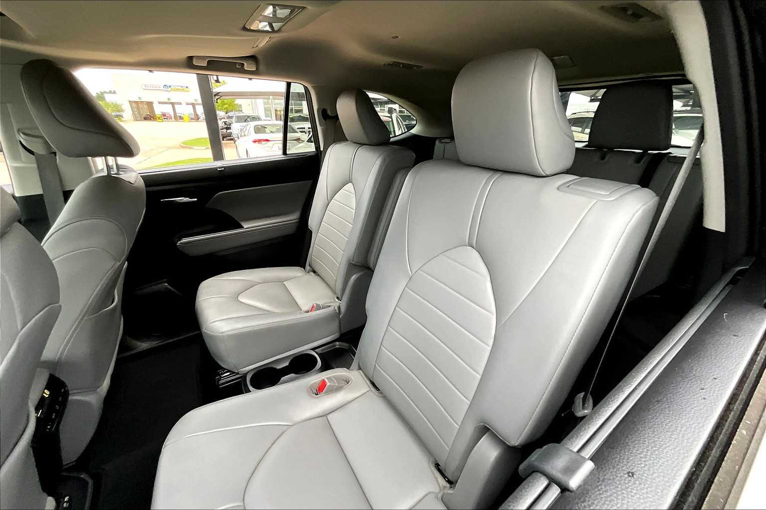 2021 Toyota Highlander Hybrid XLE photo 11