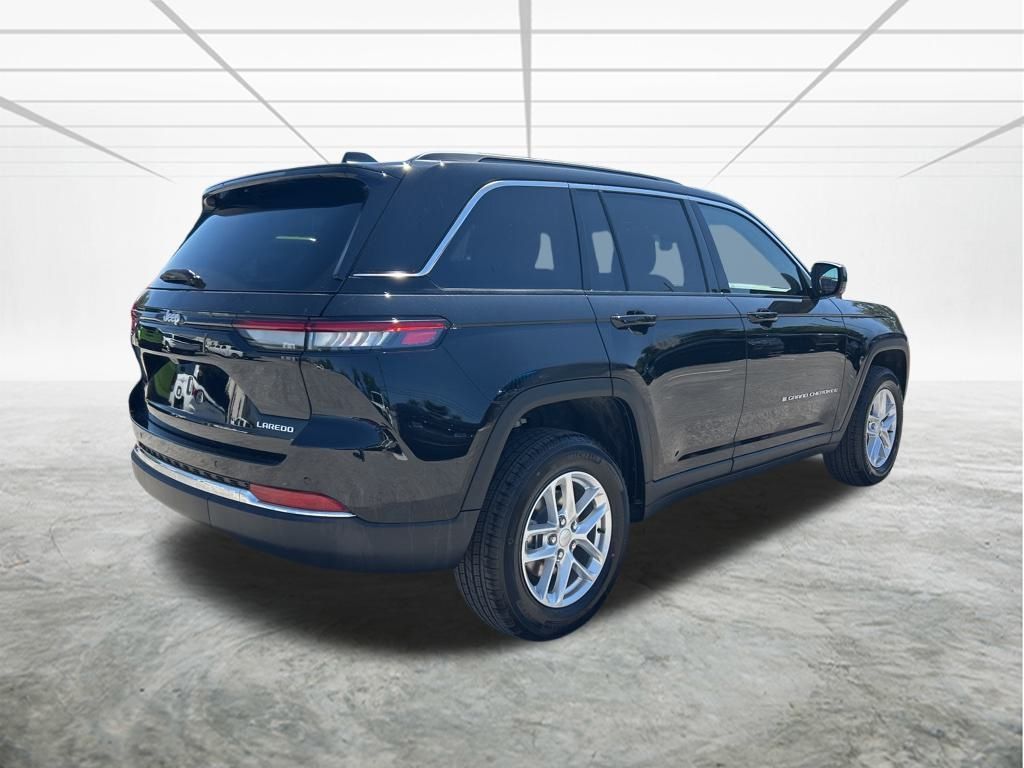 2025 Jeep Grand Cherokee Laredo X photo 4