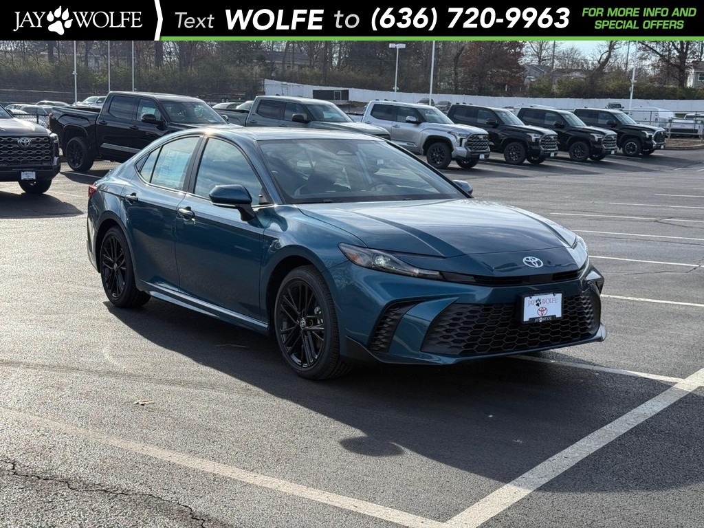 2026 Toyota Camry SE's photo