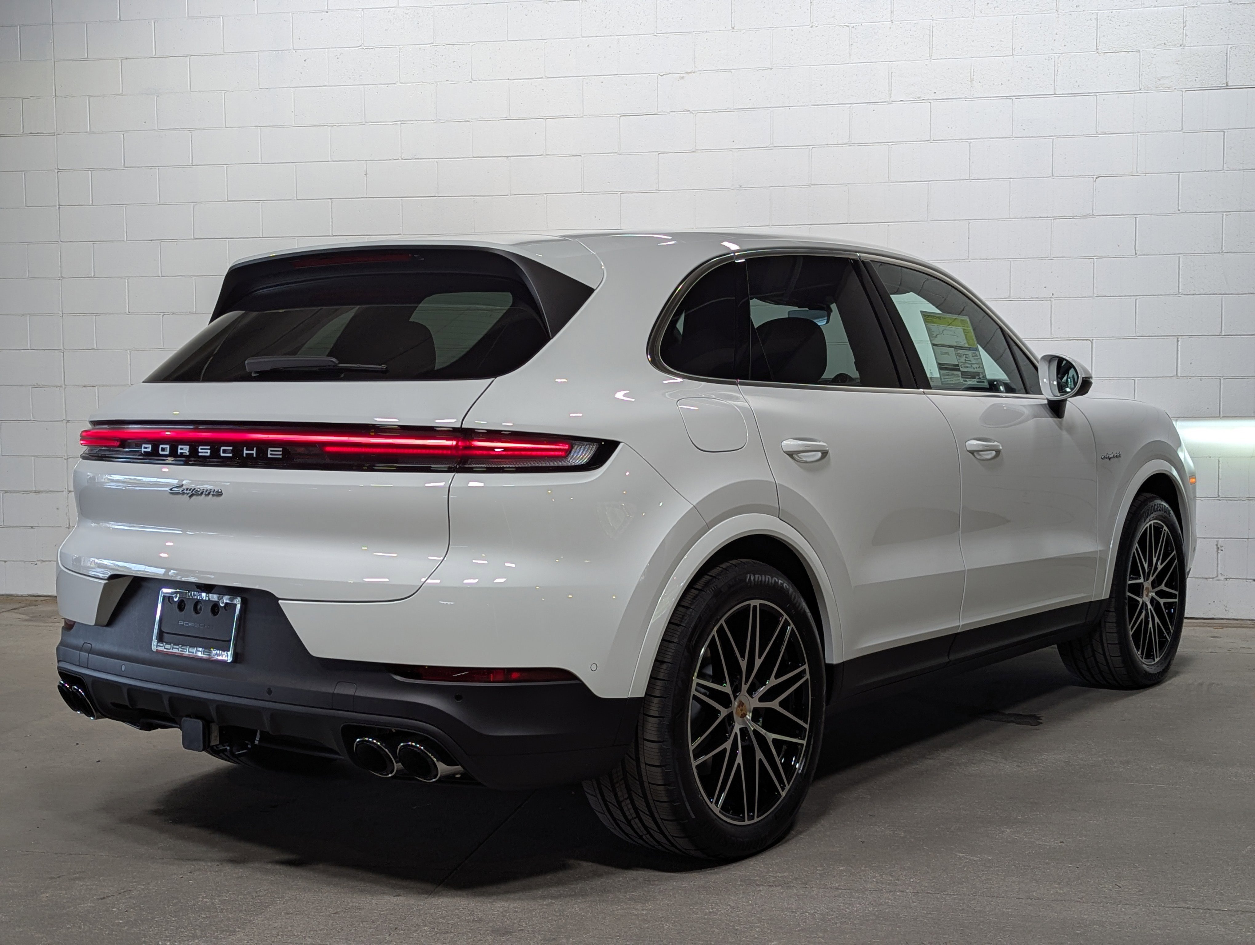 2026 Porsche Cayenne E-Hybrid photo 3