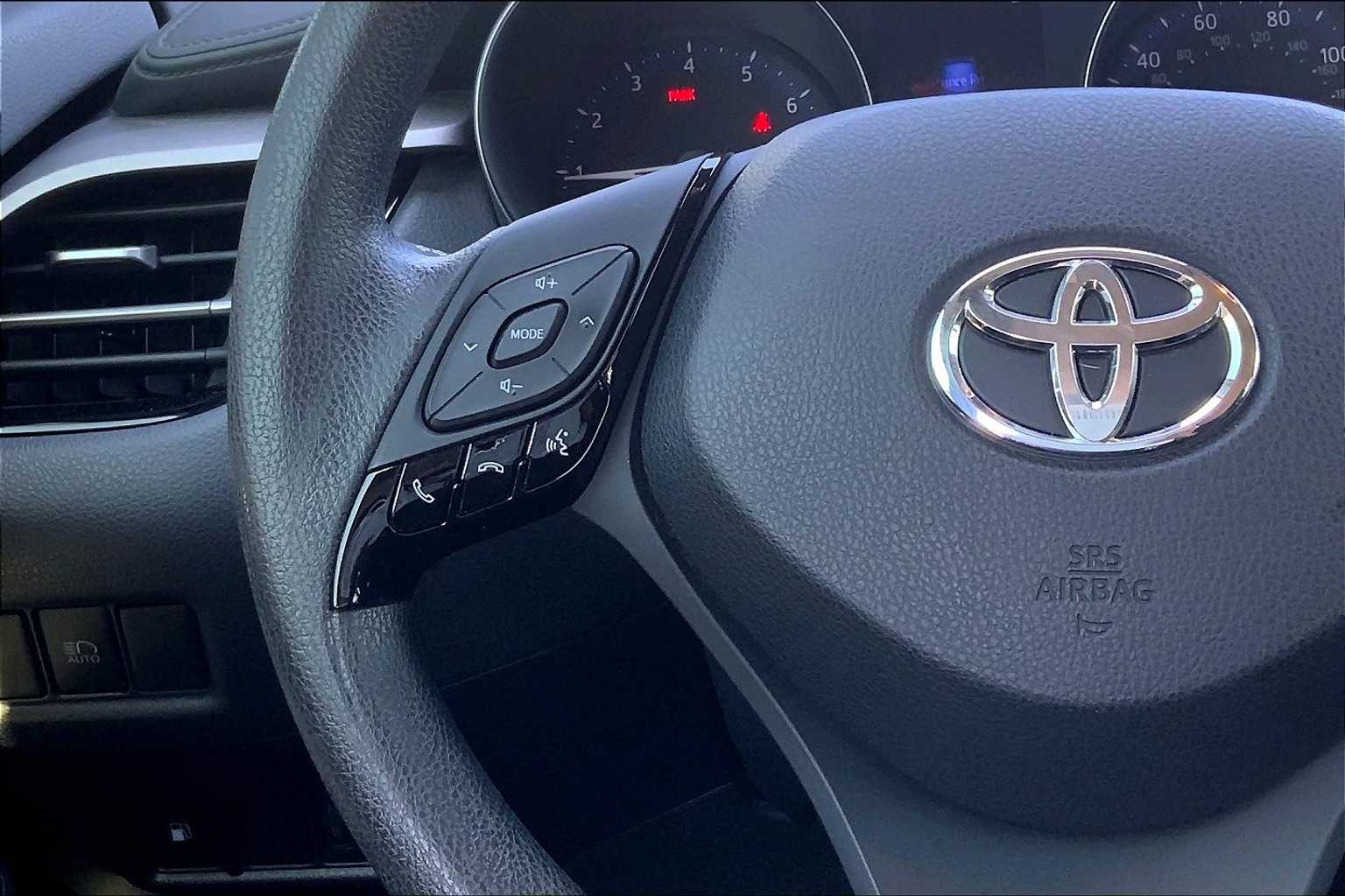 2020 Toyota C-HR LE photo 22